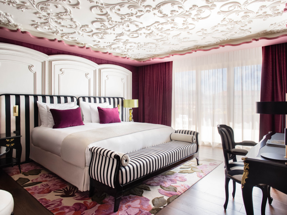 ETHS2504 - The Jeanne & Paul Penthouse Suite, Le Negresco