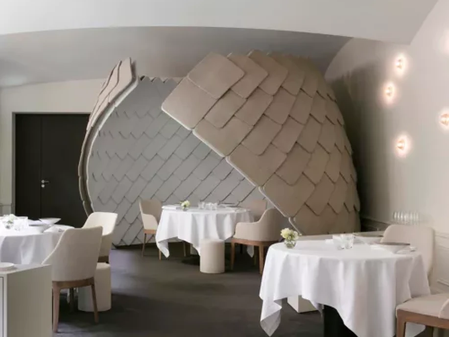 ETRN47-Restaurant Girardin