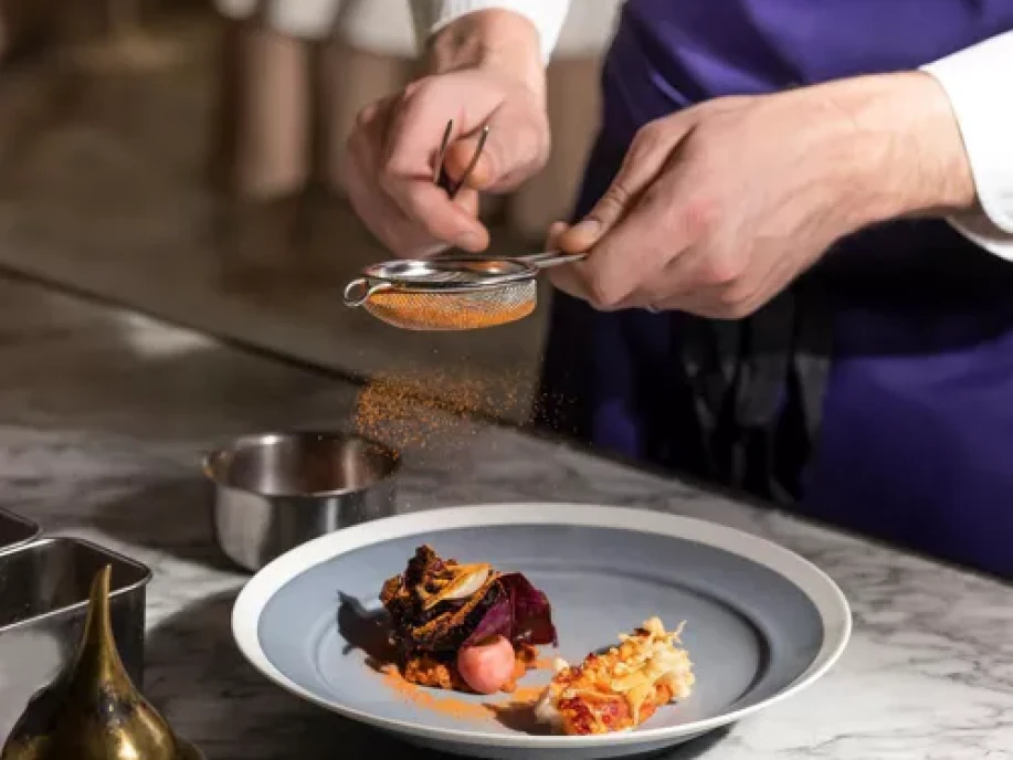 ETRN93-Restaurant Le Meurice Alain Ducasse